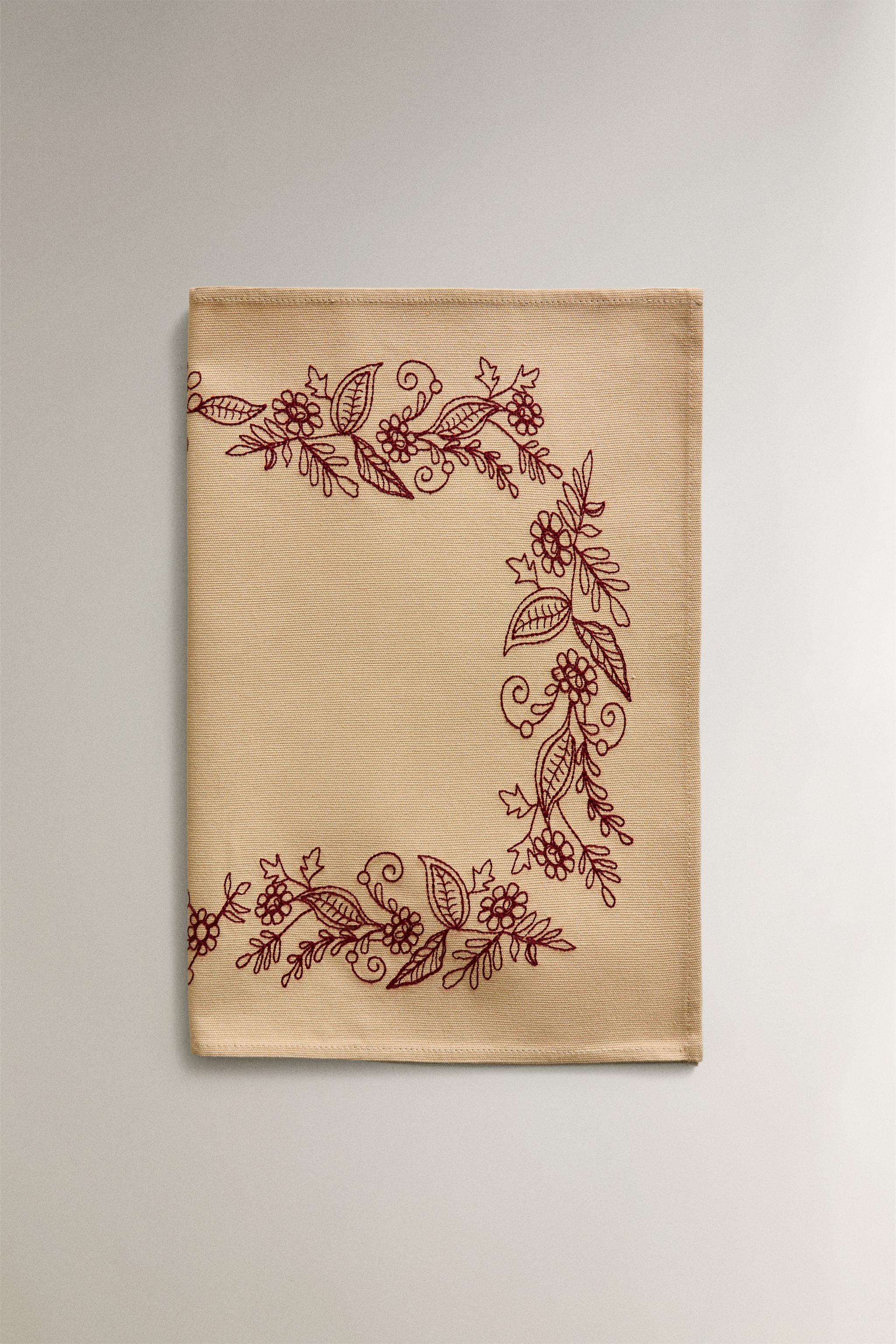 EMBROIDERED CHRISTMAS PLACEMAT WITH BRANCH DESIGN